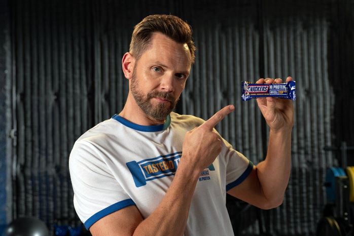 Joel_McHale_SNICKERS_Hi_Protein.jpg