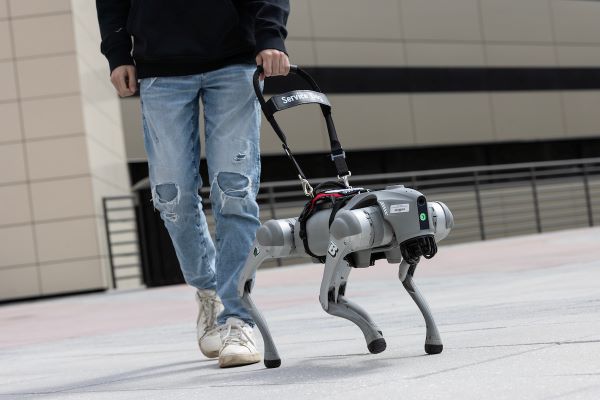 20260407_RobotServiceDog02_jwc_1.jpg