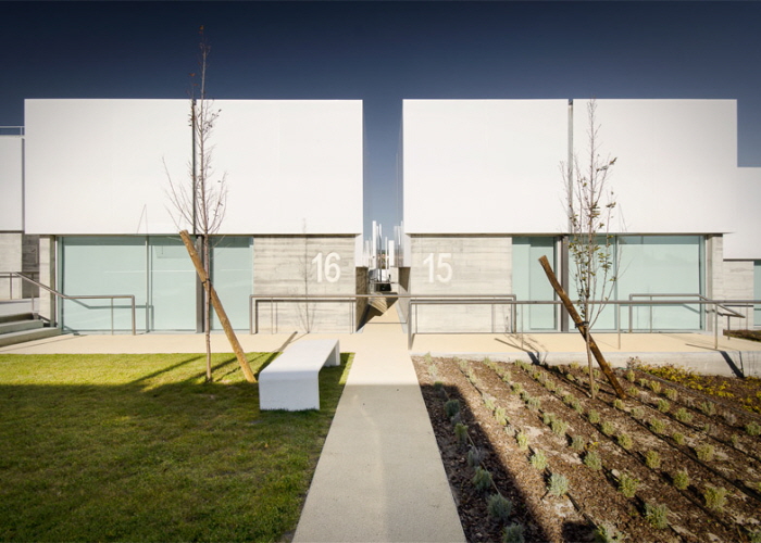 Elderly-Persons-Residence-by-Guedes-Cruz-Architects_dezeen_784_6.jpg